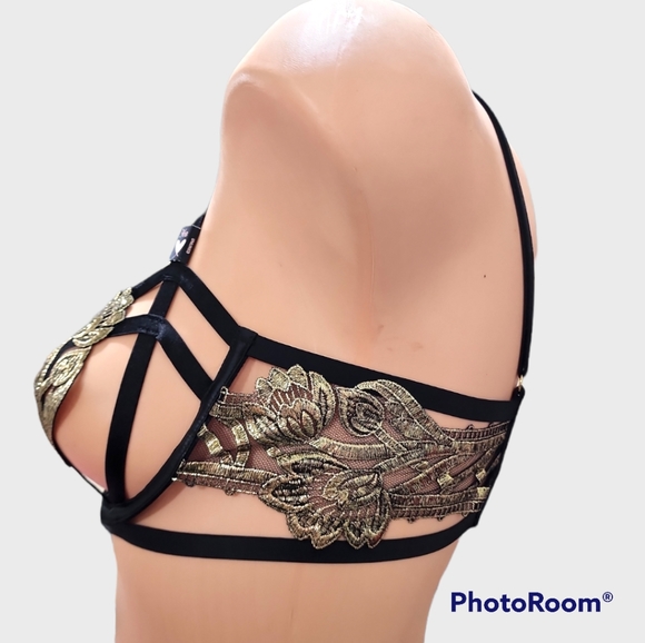 🆕️VS VERY SEXY Strappy Embroidered Open Cup Balconette Bra Size 36B - Picture 5 of 16